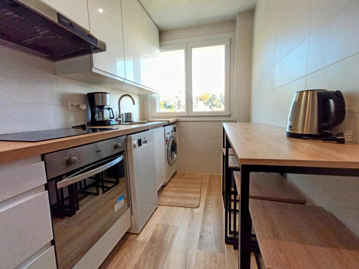 Private Room In Renovated Apartment - Tram 1 Min Walk Nisa Exterior foto
