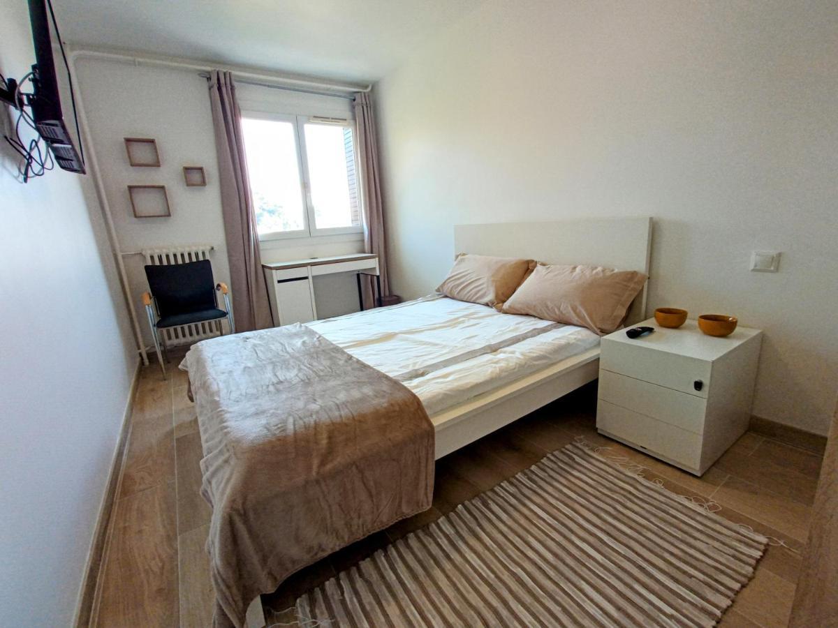 Private Room In Renovated Apartment - Tram 1 Min Walk Nisa Exterior foto