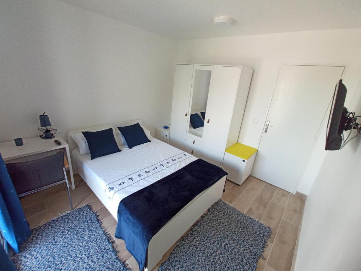 Private Room In Renovated Apartment - Tram 1 Min Walk Nisa Exterior foto