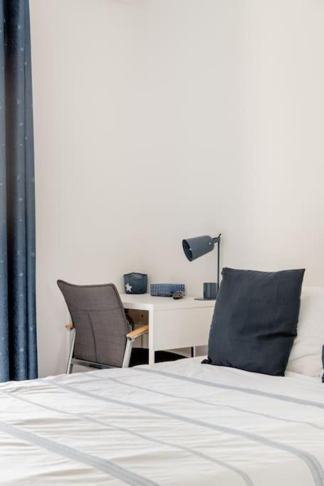Private Room In Renovated Apartment - Tram 1 Min Walk Nisa Exterior foto