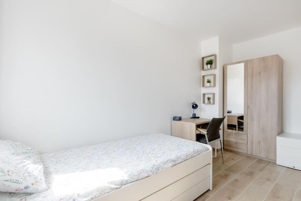Private Room In Renovated Apartment - Tram 1 Min Walk Nisa Exterior foto