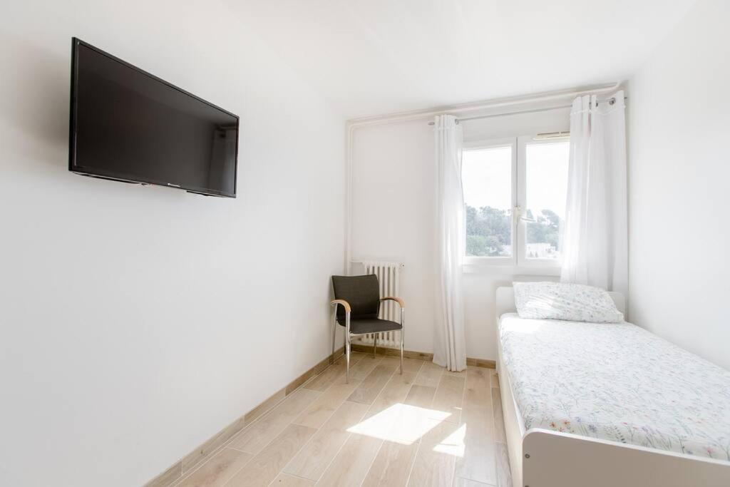 Private Room In Renovated Apartment - Tram 1 Min Walk Nisa Exterior foto