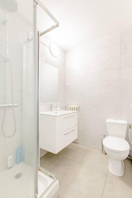 Private Room In Renovated Apartment - Tram 1 Min Walk Nisa Exterior foto