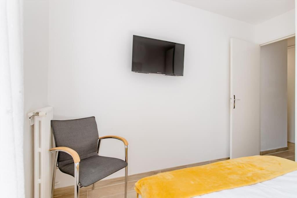 Private Room In Renovated Apartment - Tram 1 Min Walk Nisa Exterior foto
