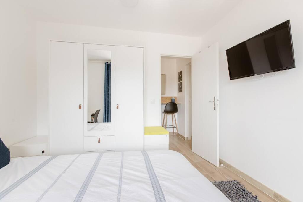 Private Room In Renovated Apartment - Tram 1 Min Walk Nisa Exterior foto