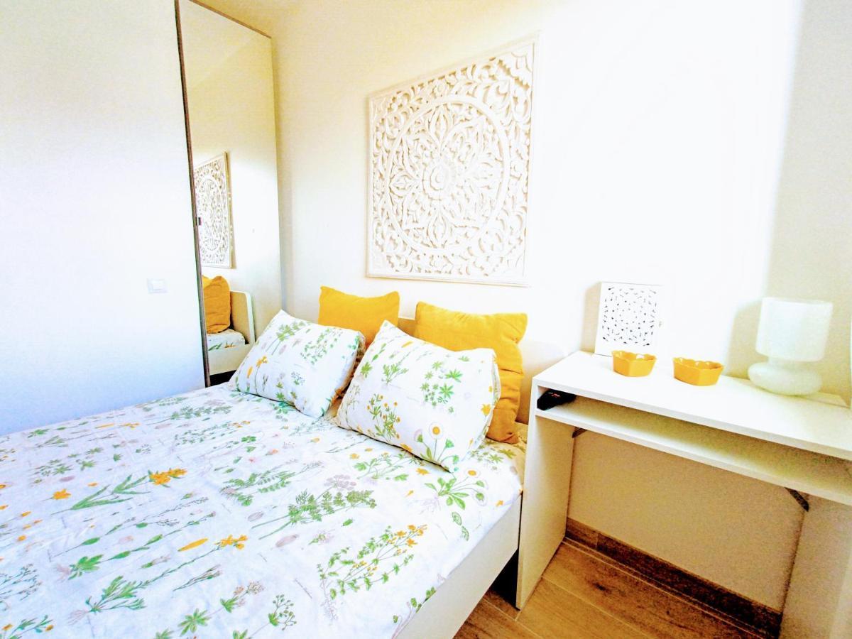 Private Room In Renovated Apartment - Tram 1 Min Walk Nisa Exterior foto